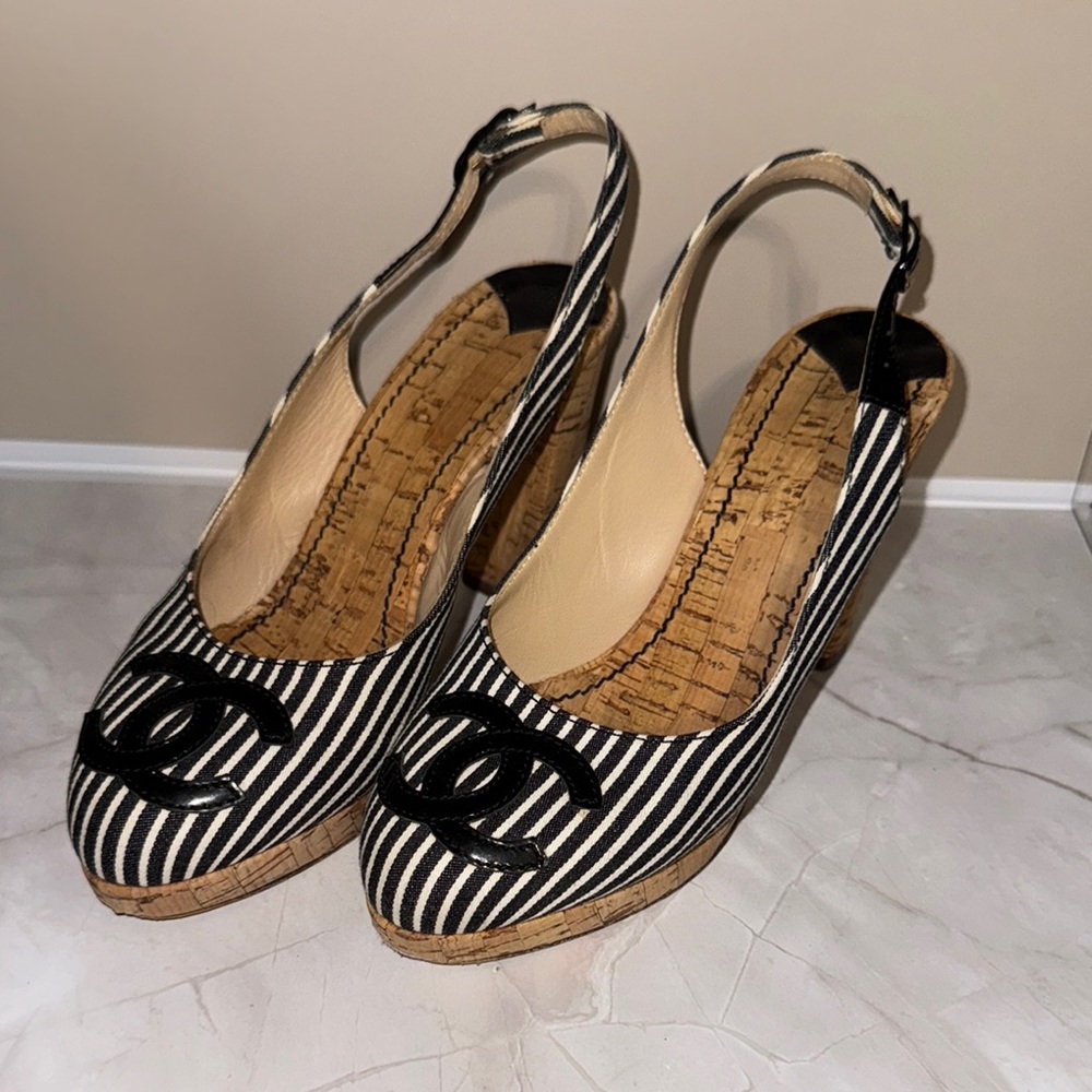 Preloved Chanel Black and White Striped Women's Slingback Shoes